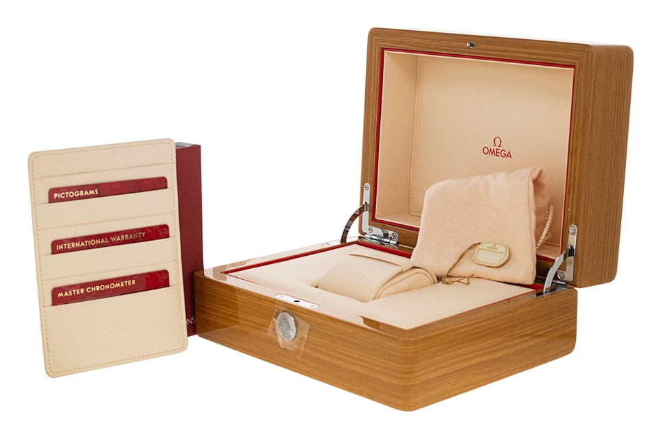 Omega Planet Ocean 215.30.44.21.03.001 Image 5